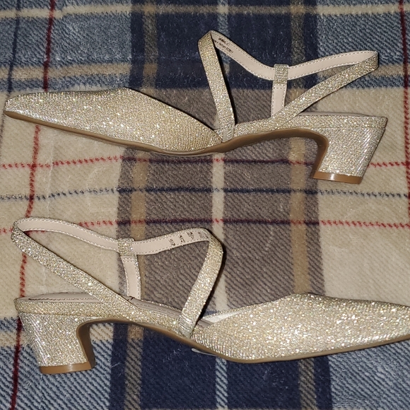 Life Stride Minimalist sling back dressy pumps. Gold. Size 7. Brand new. - Picture 2 of 6